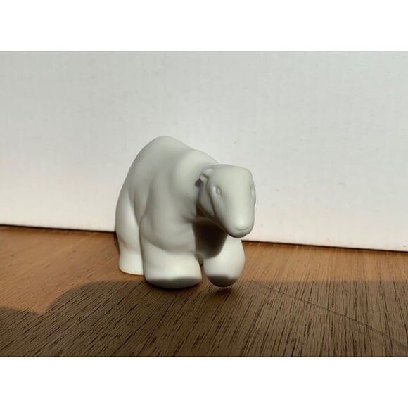 Vintage Hallmark Polar Bear Figurine 1979 3.5" x 1" x 2" Porcelain Bisque - Picture 8 of 8